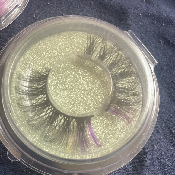 Color lashes , black lash with color on the end - Picture 3 of 6